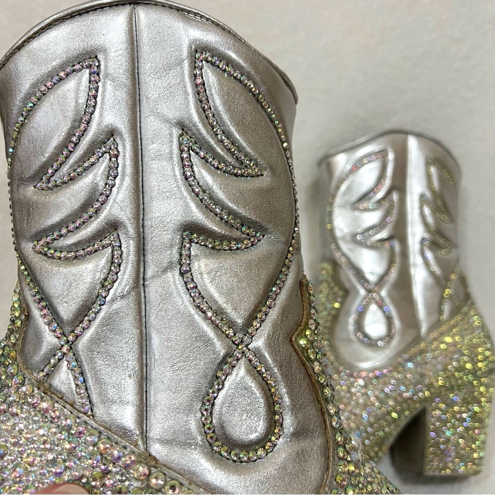 Silver Cowboy Boots Embellished in Iridescent Rhinestones & Pearls Size 8 - Picture 9 of 16